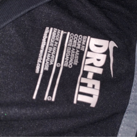 v-neck nike shirt - Picture 2 of 2